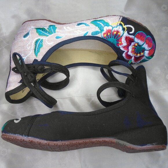 Embroidered Floral Ankle Strap Flats with Asian Vibe, DOUBLE Straps! - Picture 2 of 11